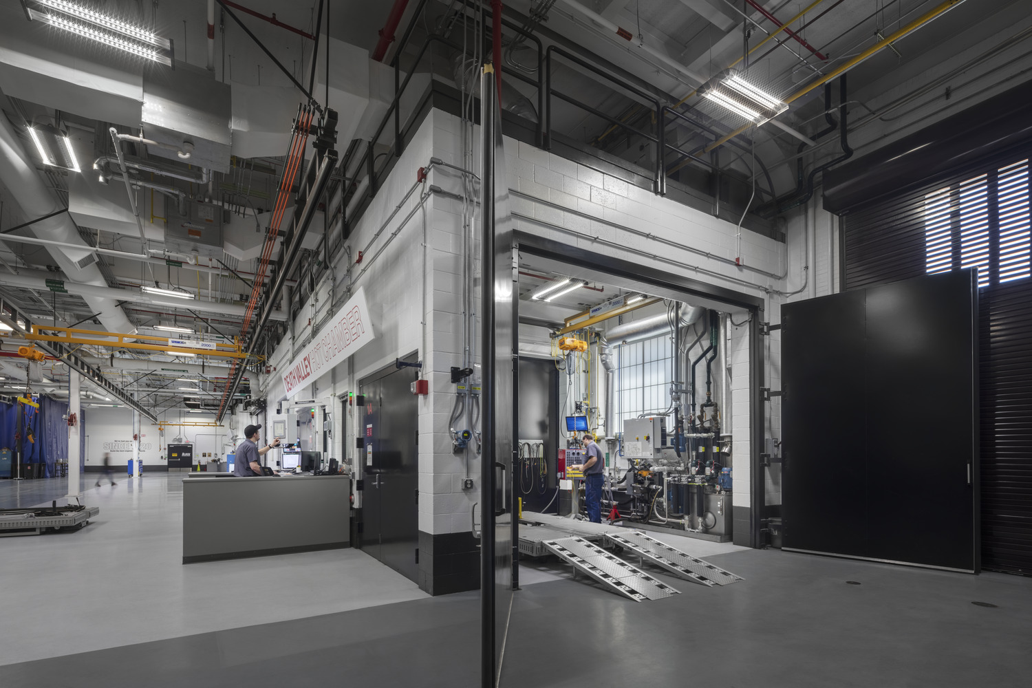 An application scenario or product detail of oil and gas testing chambers - Image 21