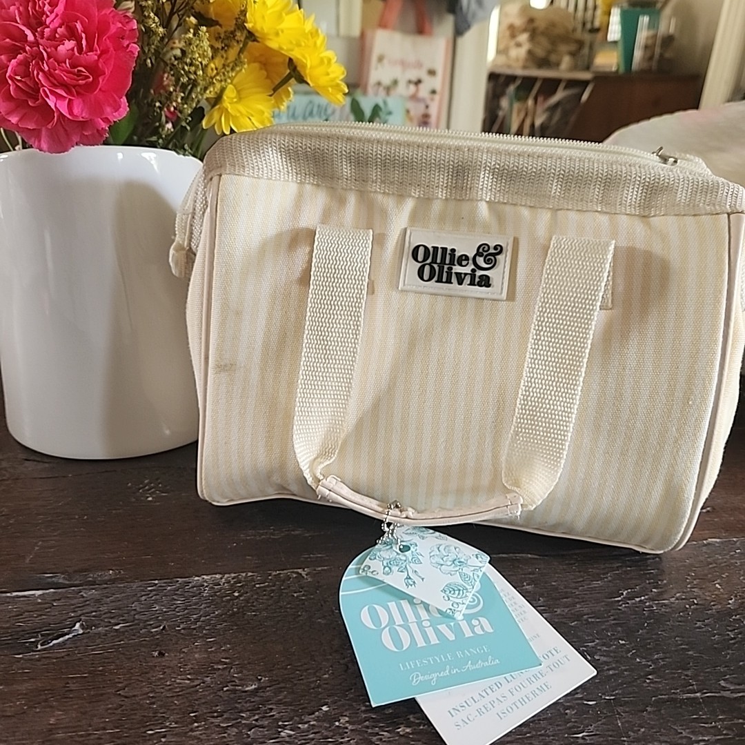 An application scenario or product detail of ollie and olivia lunch bag - Image 1