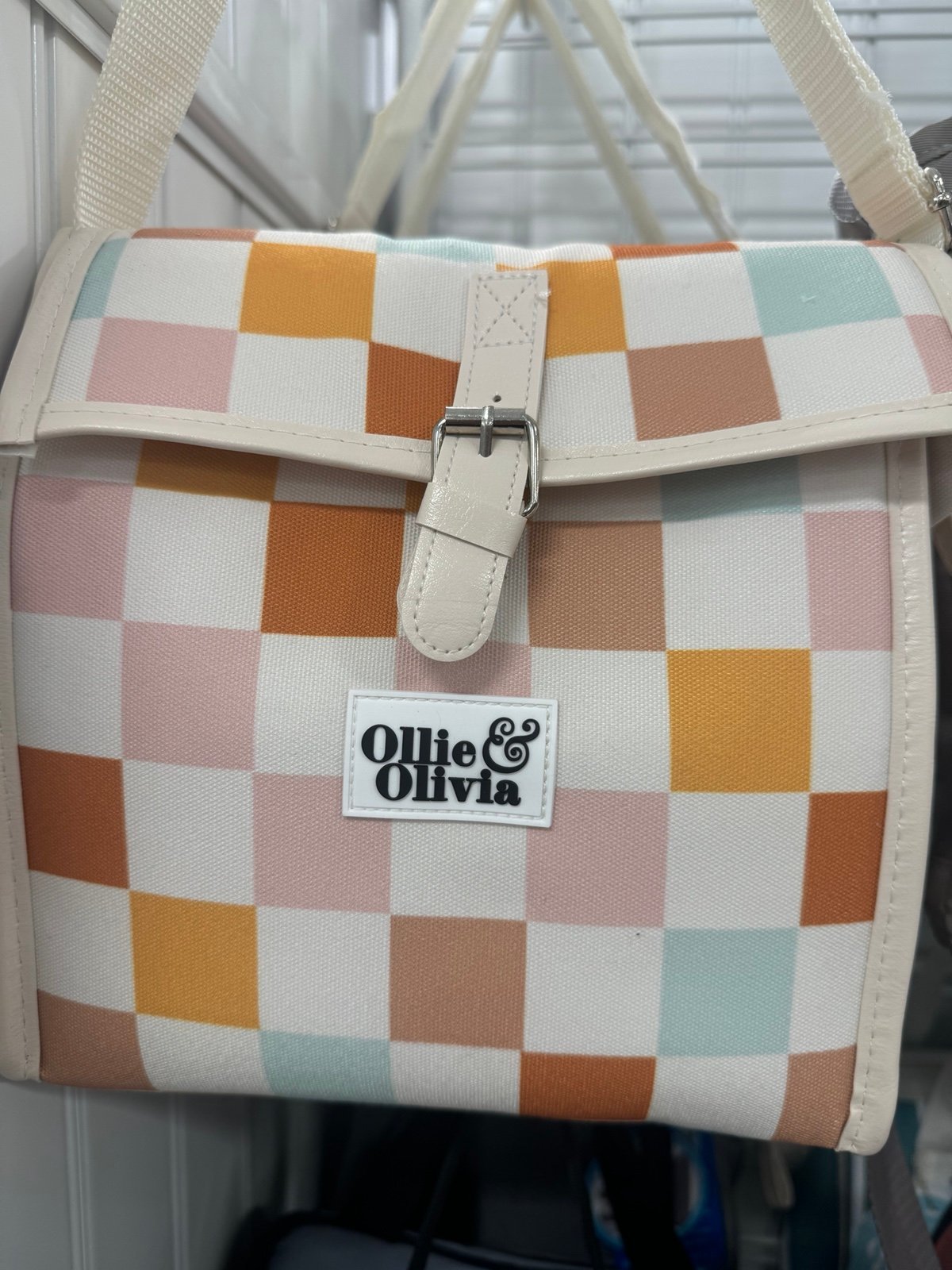 An application scenario or product detail of ollie and olivia lunch bag - Image 3