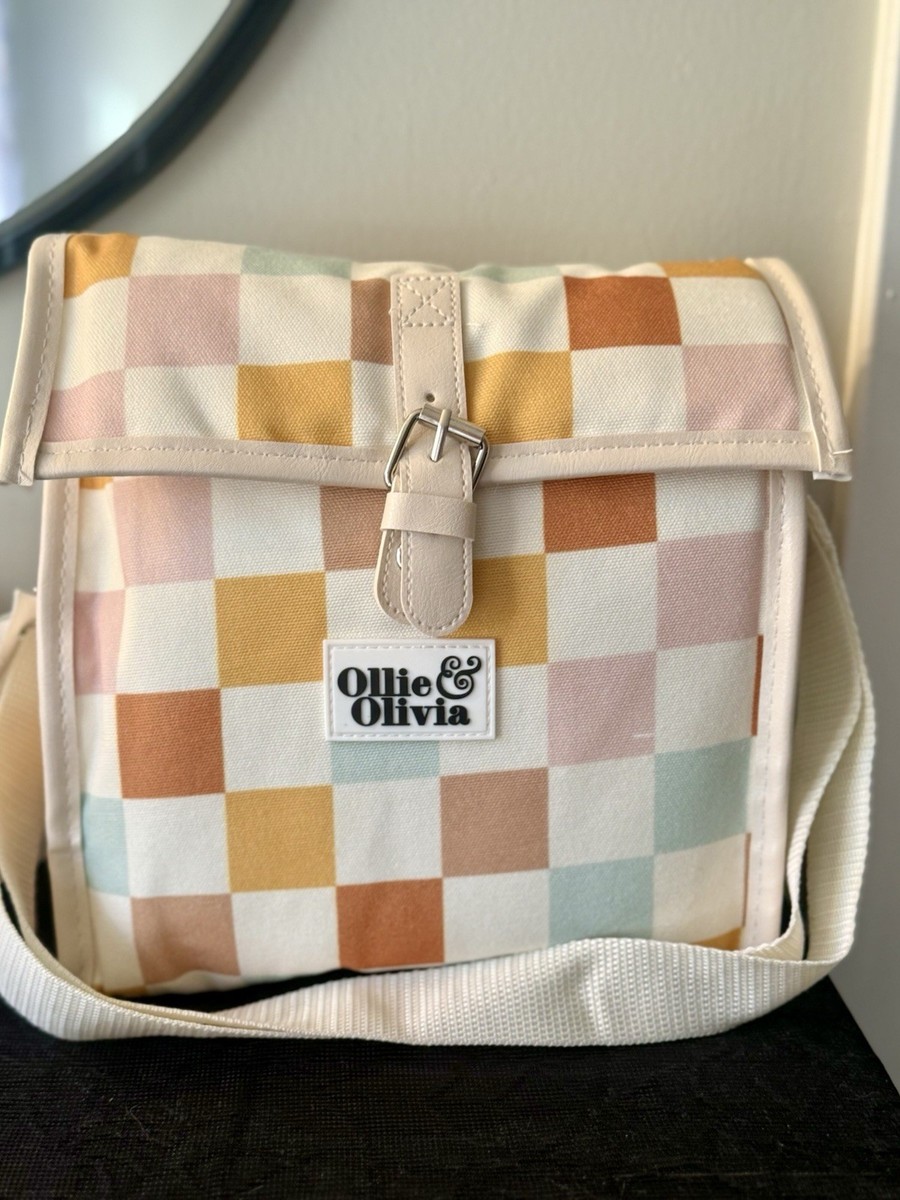 An application scenario or product detail of ollie and olivia lunch bag - Image 11