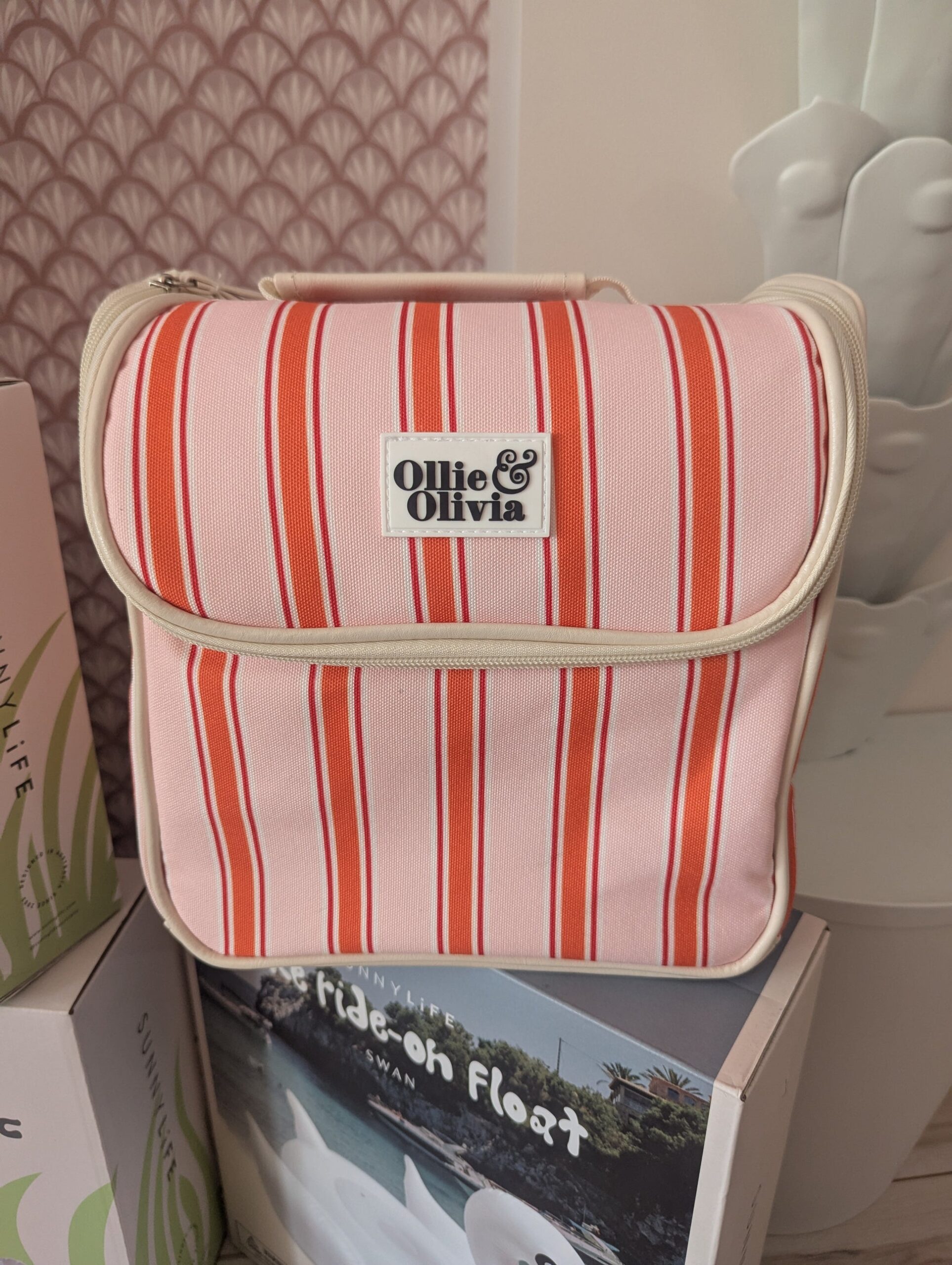 An application scenario or product detail of ollie and olivia lunch bag - Image 13