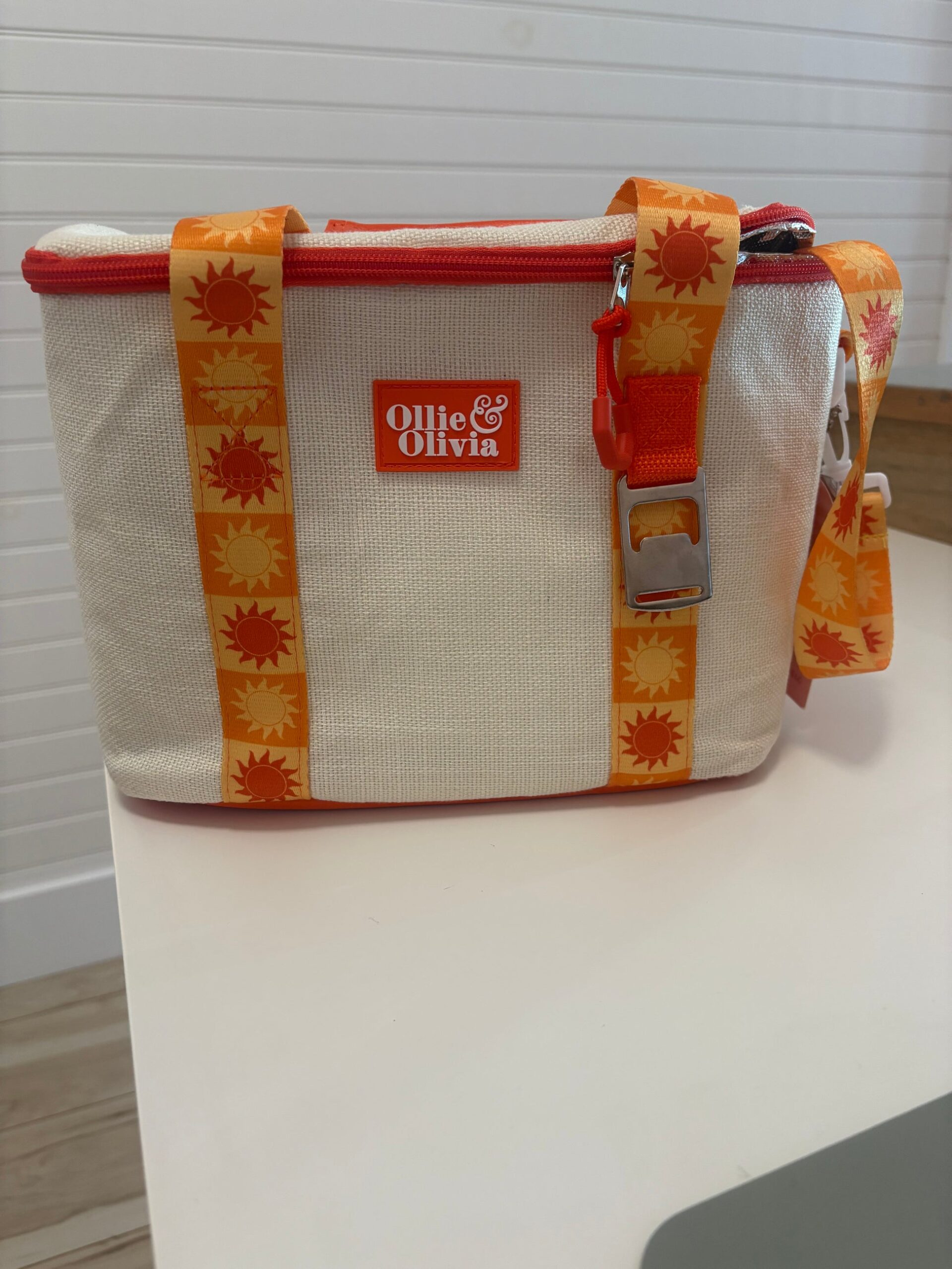 An application scenario or product detail of ollie and olivia lunch bag - Image 16