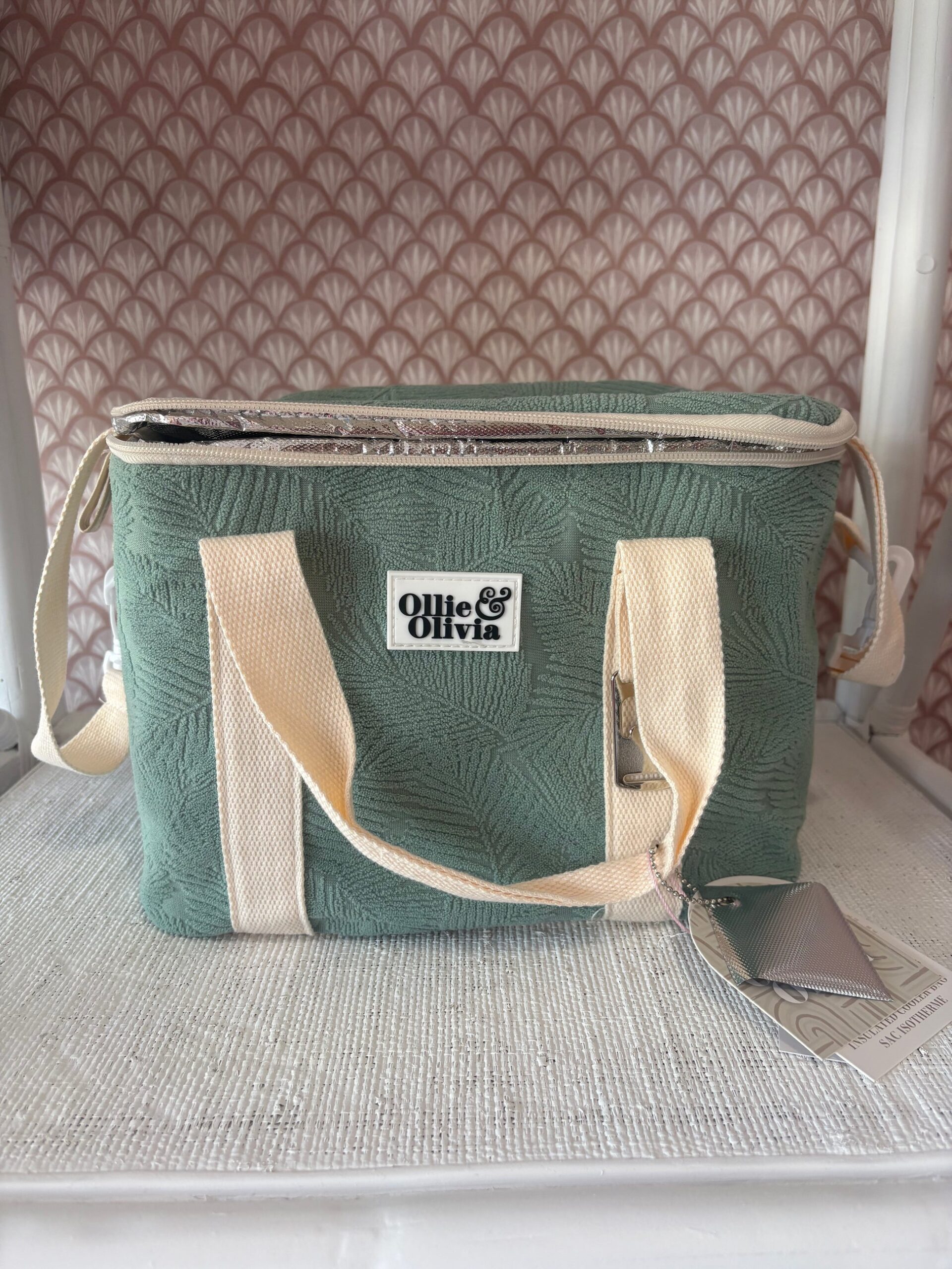 An application scenario or product detail of ollie and olivia lunch bag - Image 20