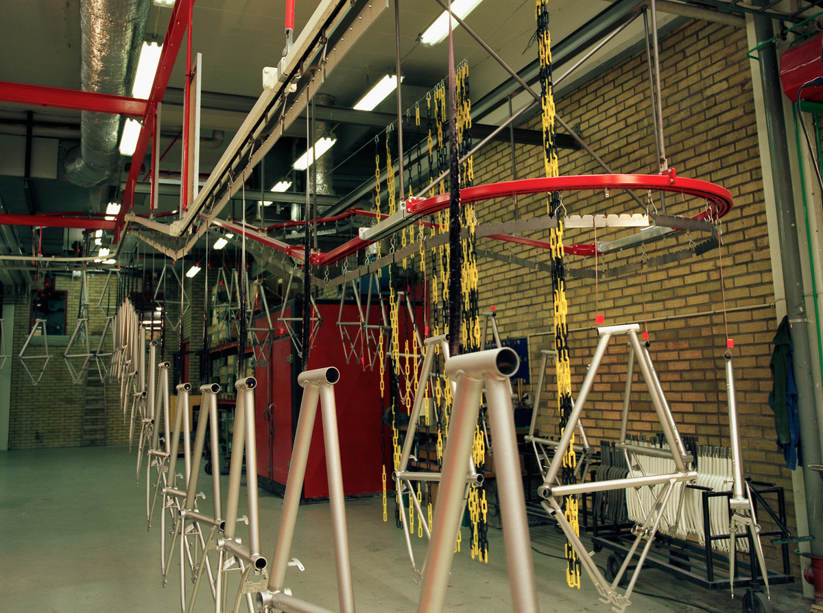 An application scenario or product detail of paint conveyor systems - Image 16
