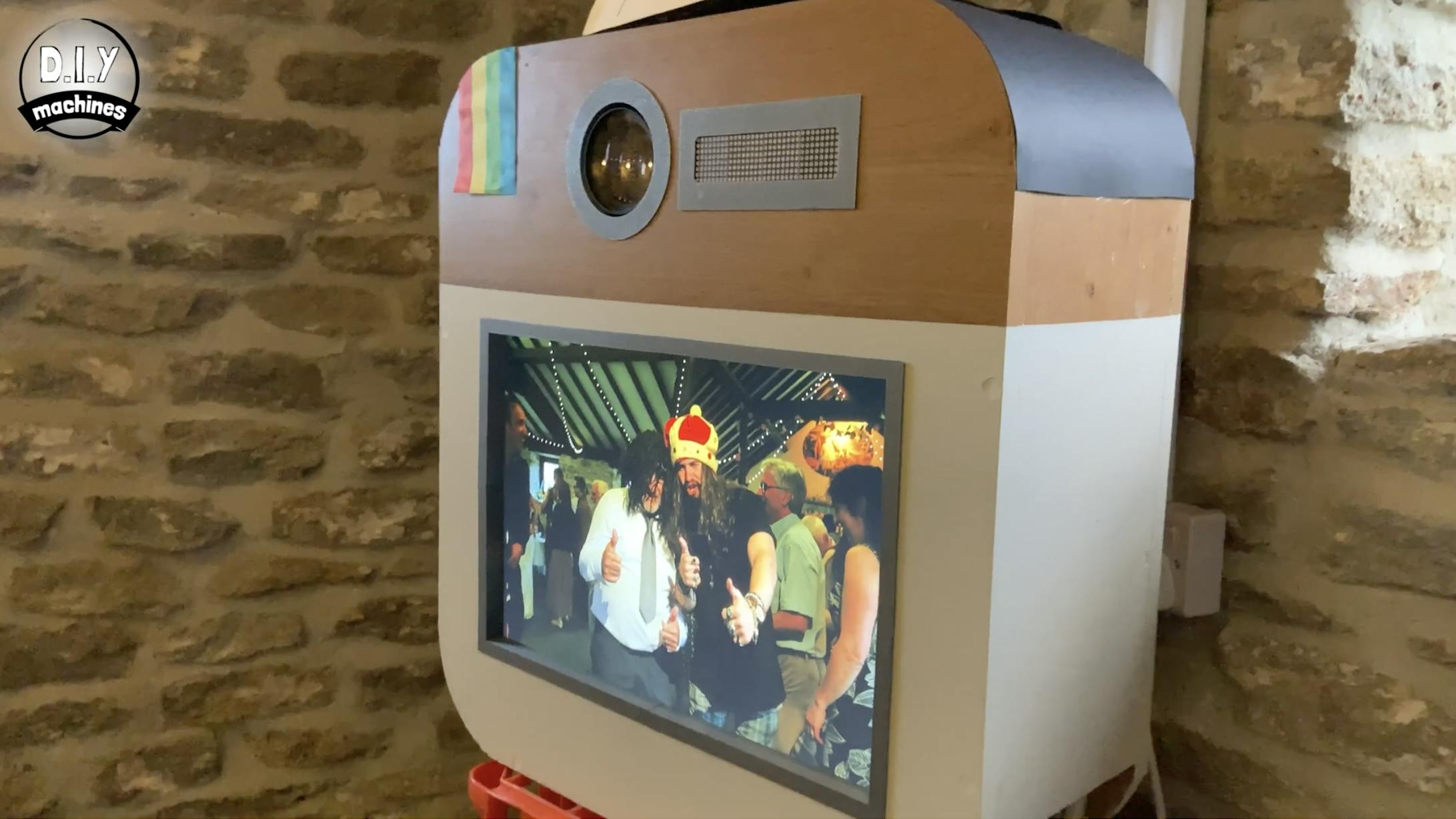 An application scenario or product detail of photo booth machine - Image 14