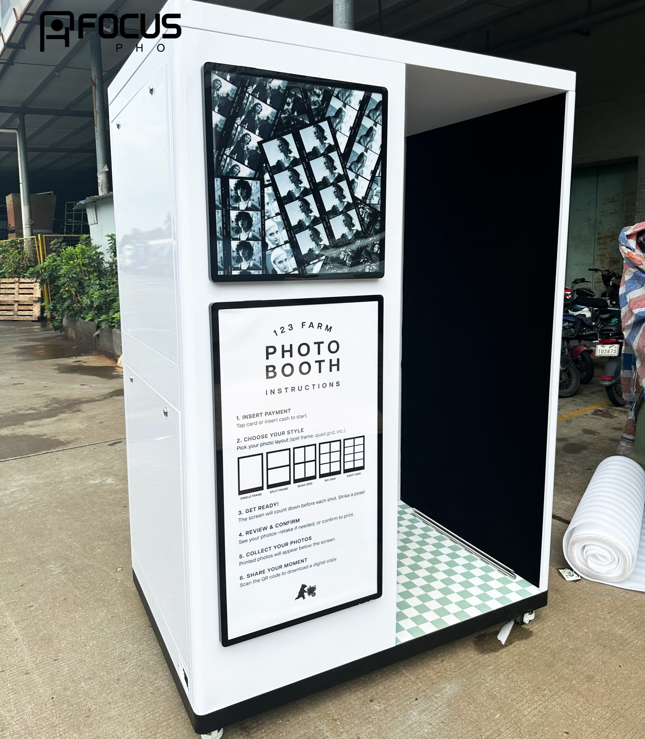 An application scenario or product detail of photo booth machine - Image 16