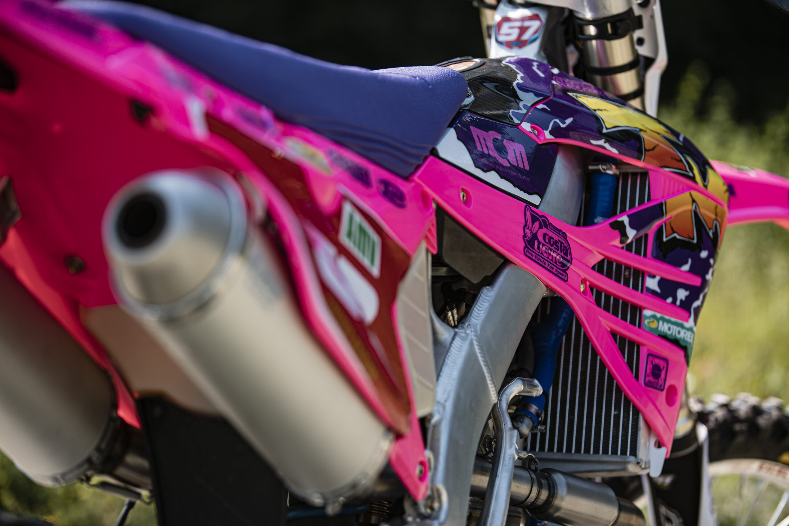 An application scenario or product detail of pink dirt bike - Image 10