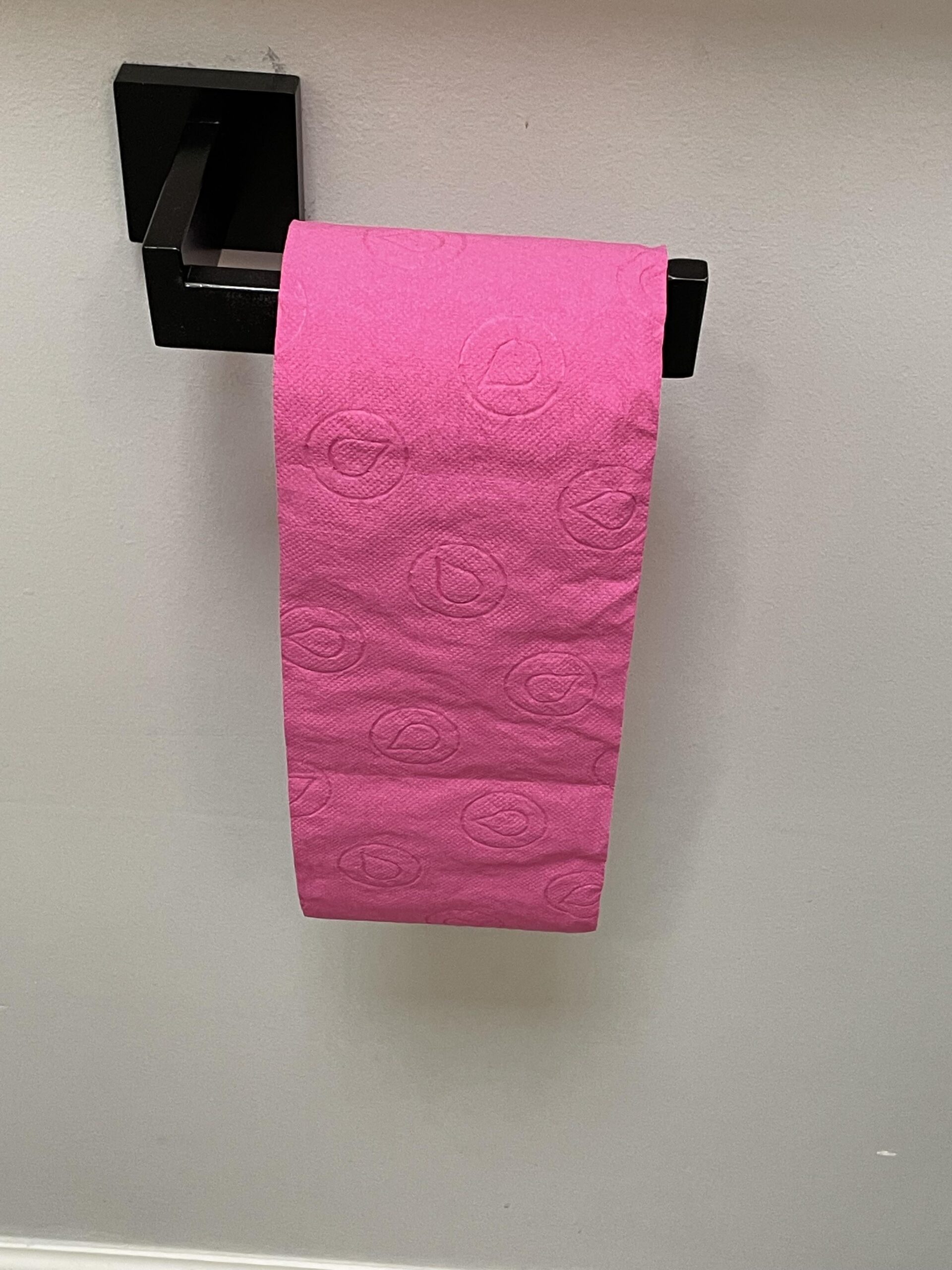 An application scenario or product detail of pink toilet paper - Image 18