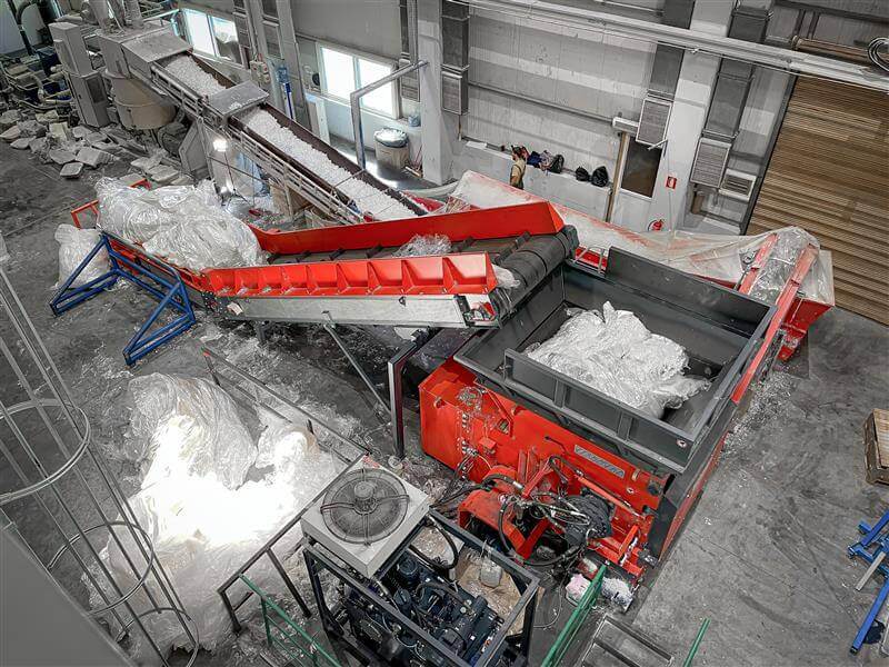 An application scenario or product detail of plastic shredder - Image 1