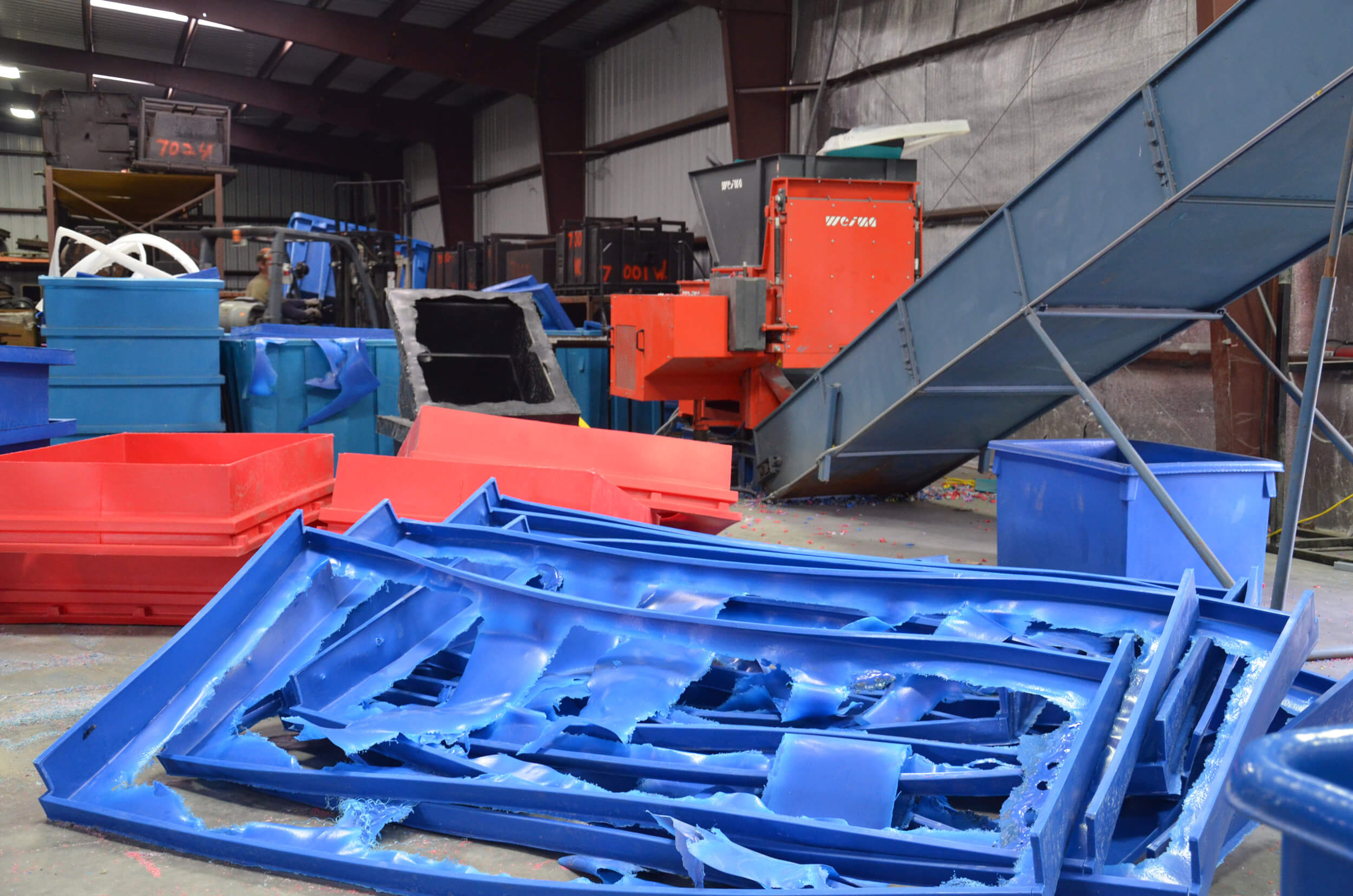 An application scenario or product detail of plastic shredder - Image 8
