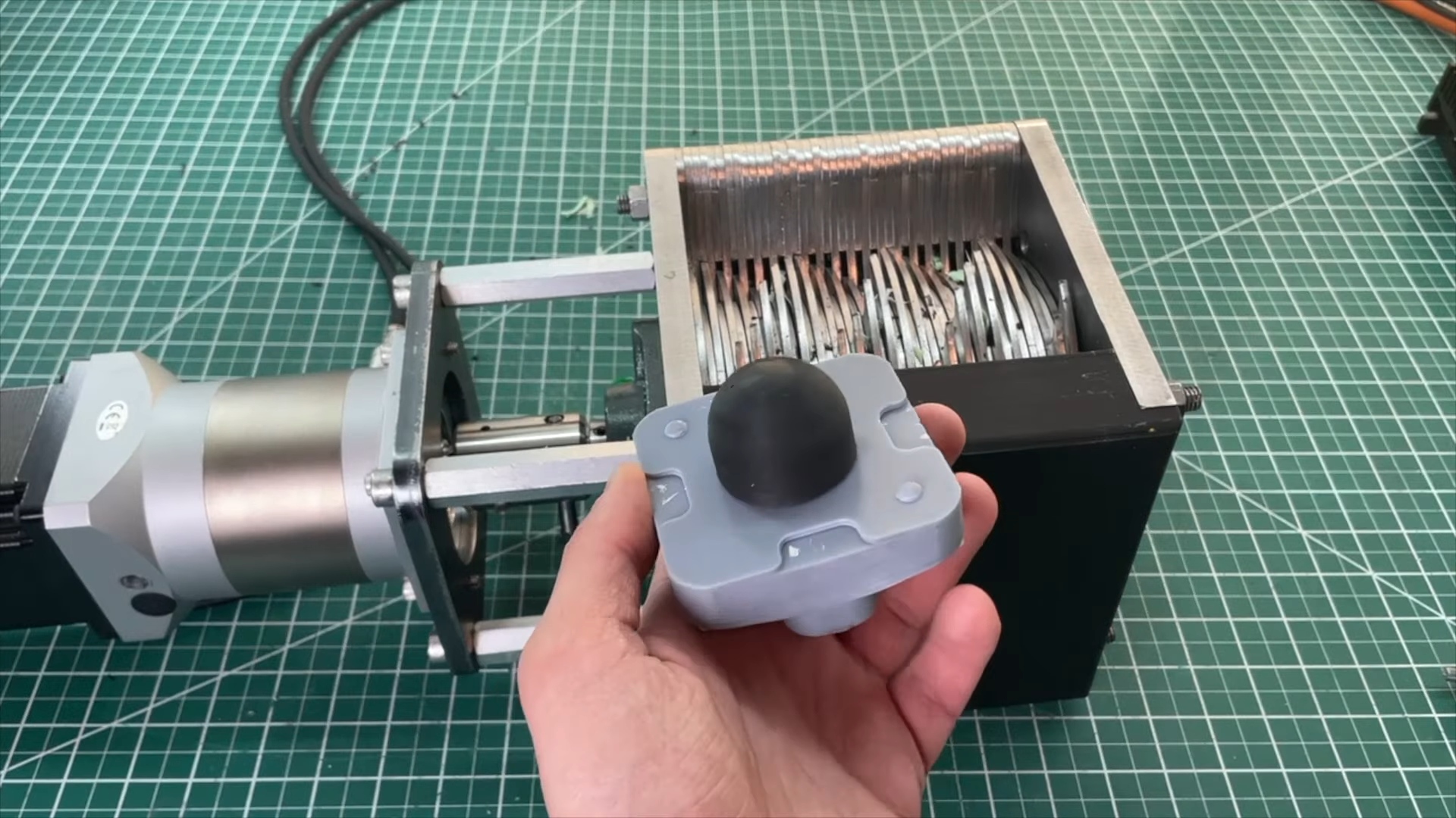 An application scenario or product detail of plastic shredder - Image 19