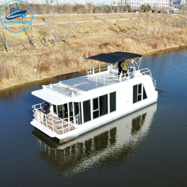 Featured image for the pontoon houseboat guide