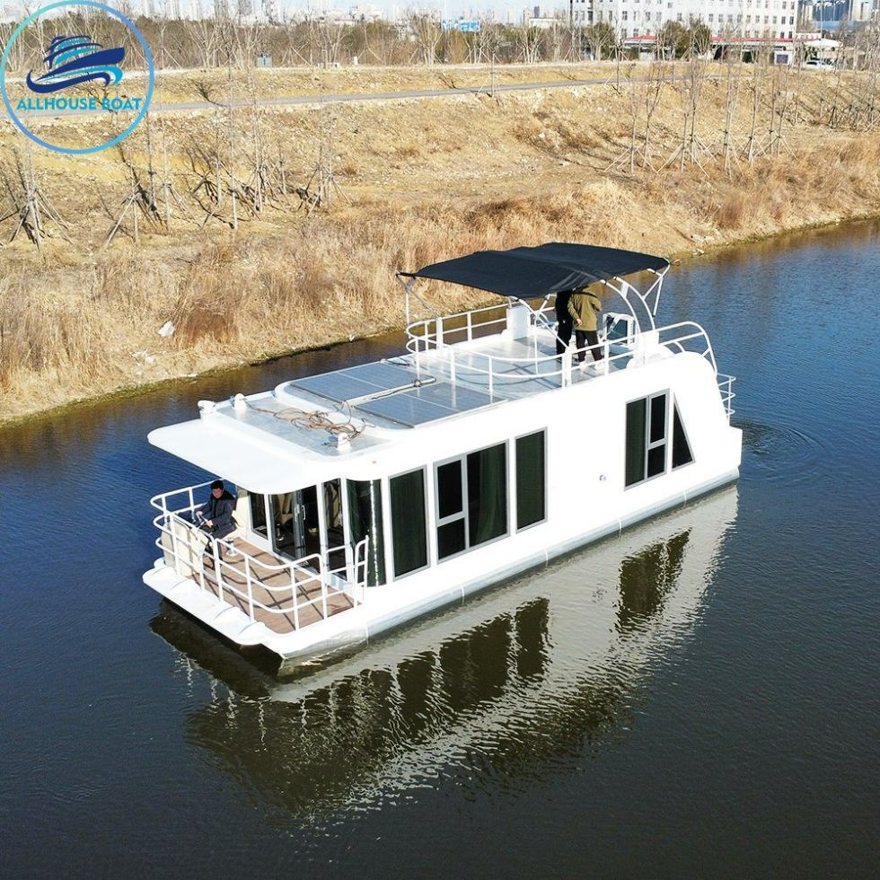Featured image for the pontoon houseboat guide