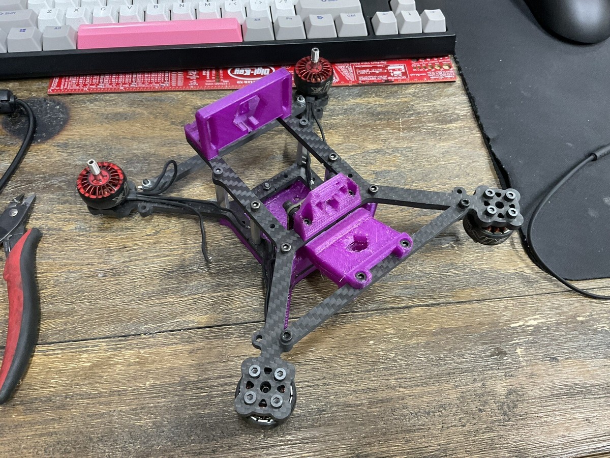 An application scenario or product detail of premade mini quad frame - Image 5