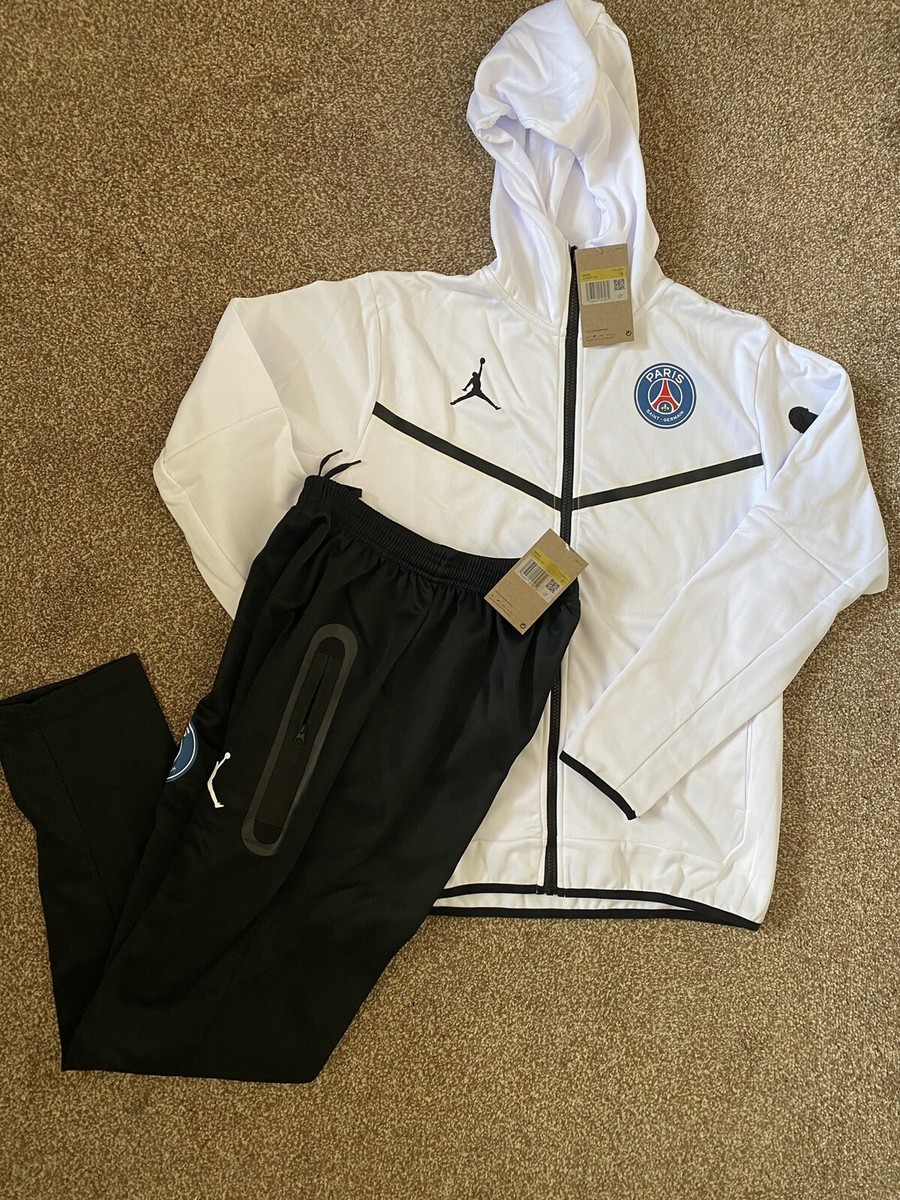 An application scenario or product detail of psg tracksuit - Image 18
