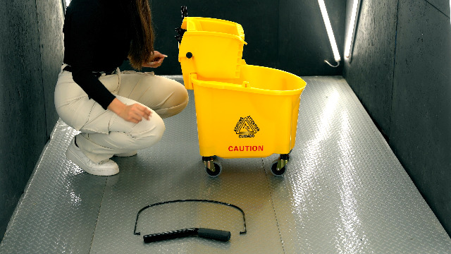 An application scenario or product detail of pvc roller mop buckets - Image 15