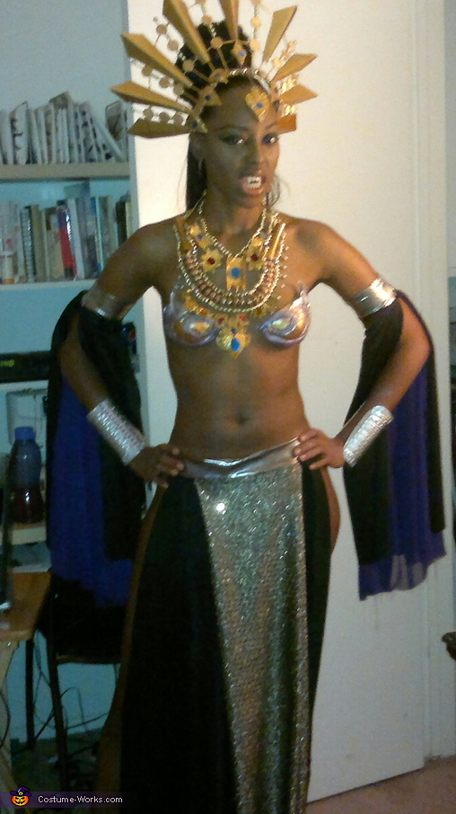 An application scenario or product detail of queen of the damned outfit - Image 3