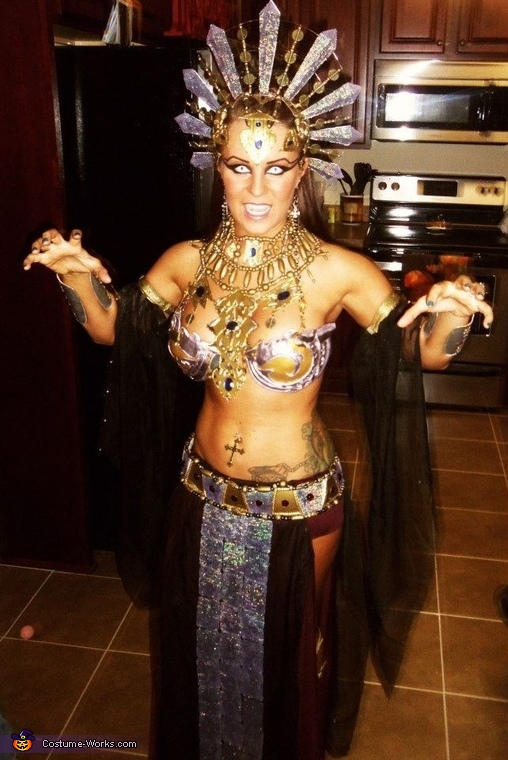 An application scenario or product detail of queen of the damned outfit - Image 18