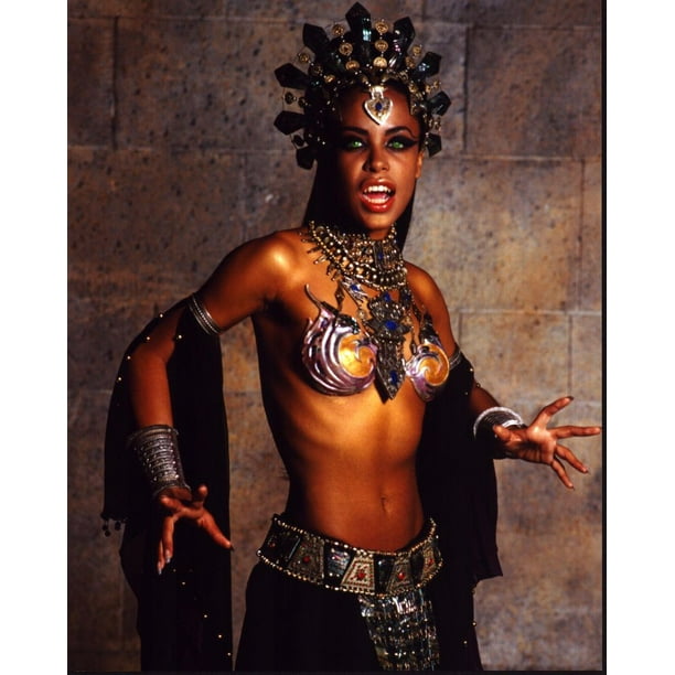 Featured image for the queen of the damned outfit guide