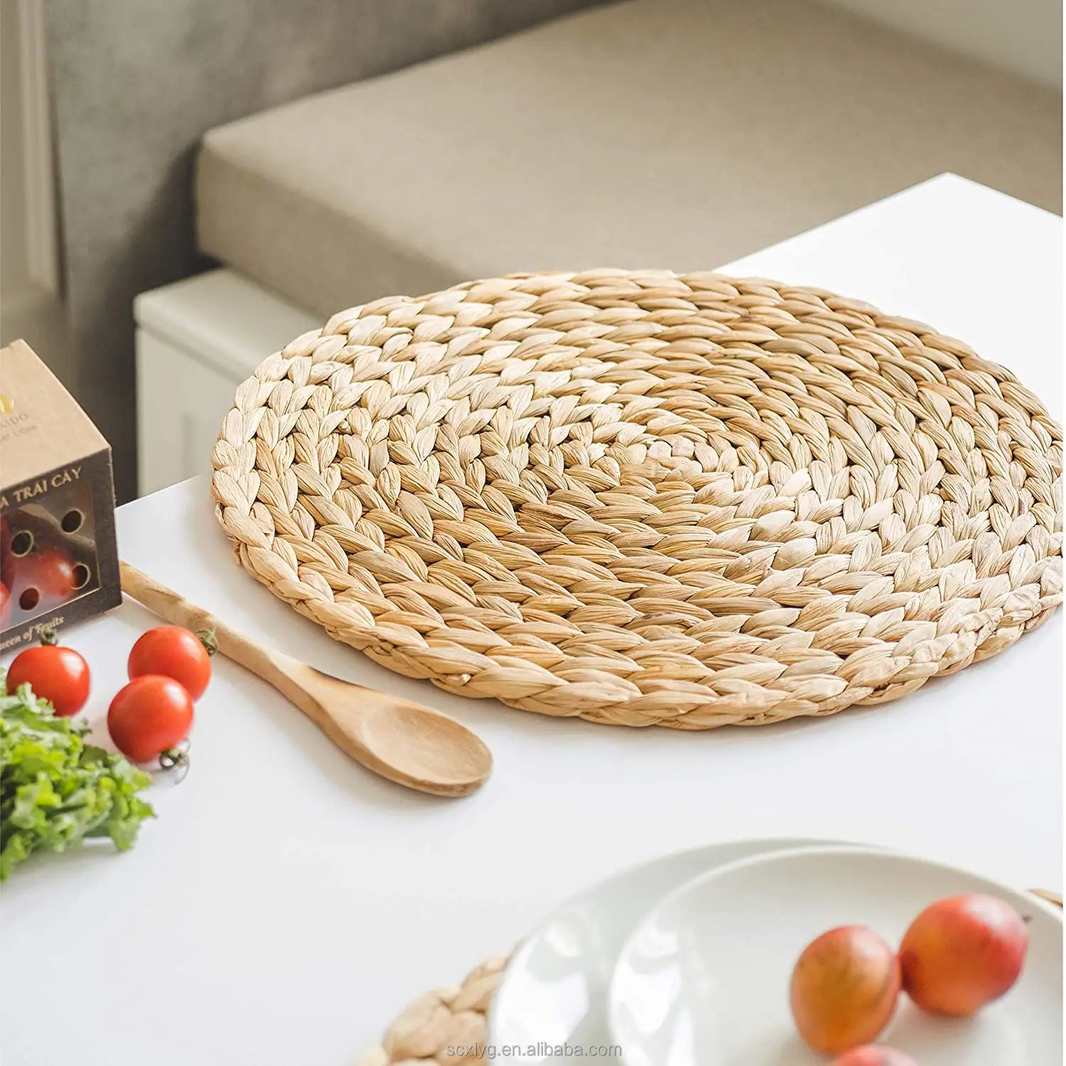 An application scenario or product detail of rattan chargers - Image 11