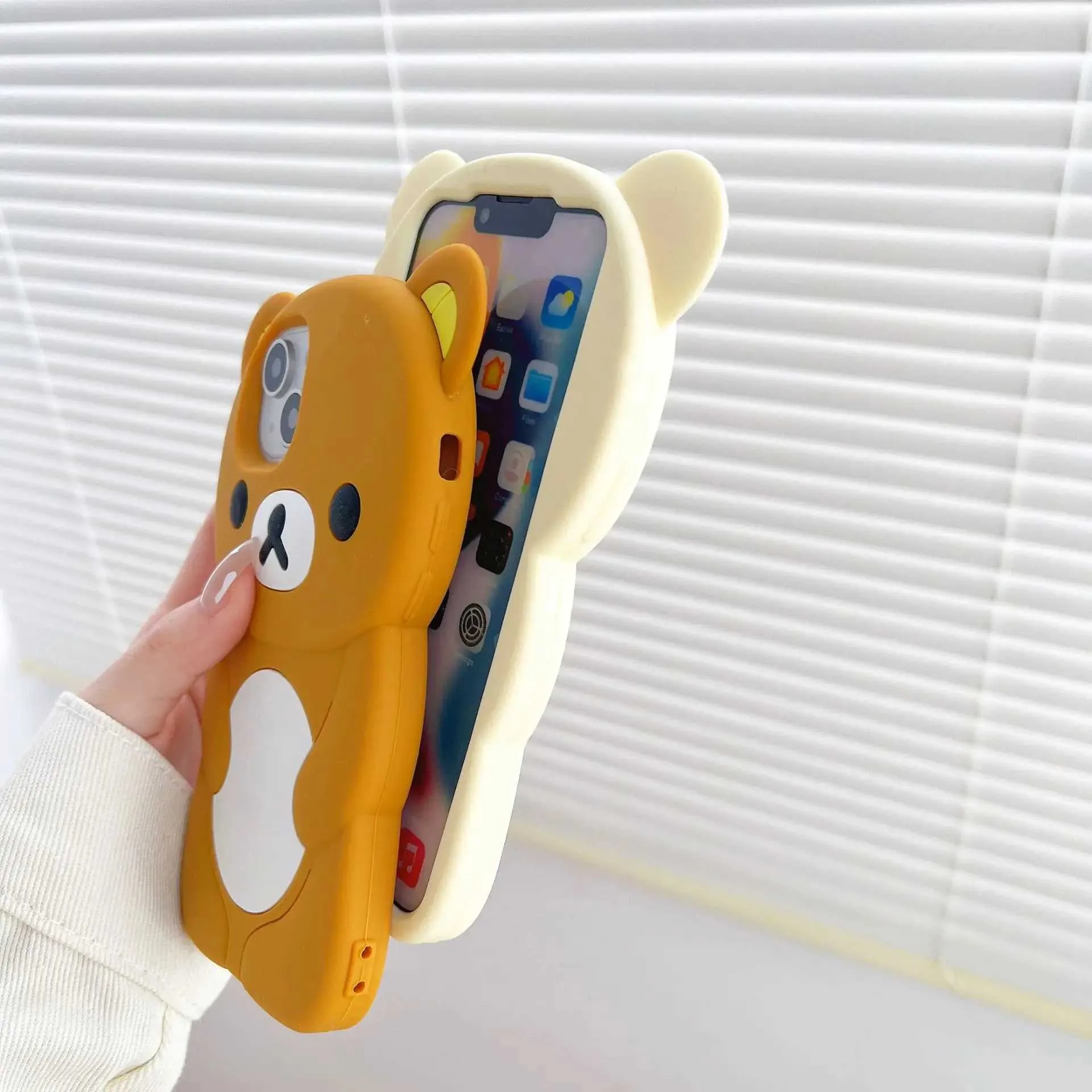 An application scenario or product detail of rilakkuma phone case - Image 9