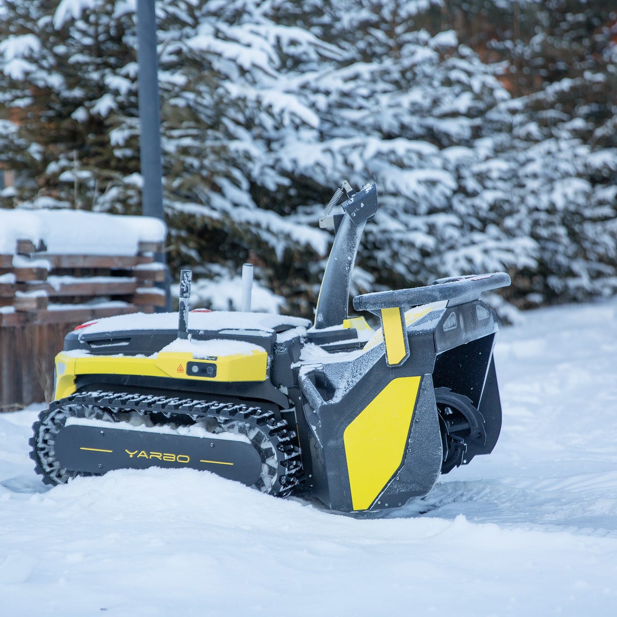 An application scenario or product detail of robot snowblower - Image 2