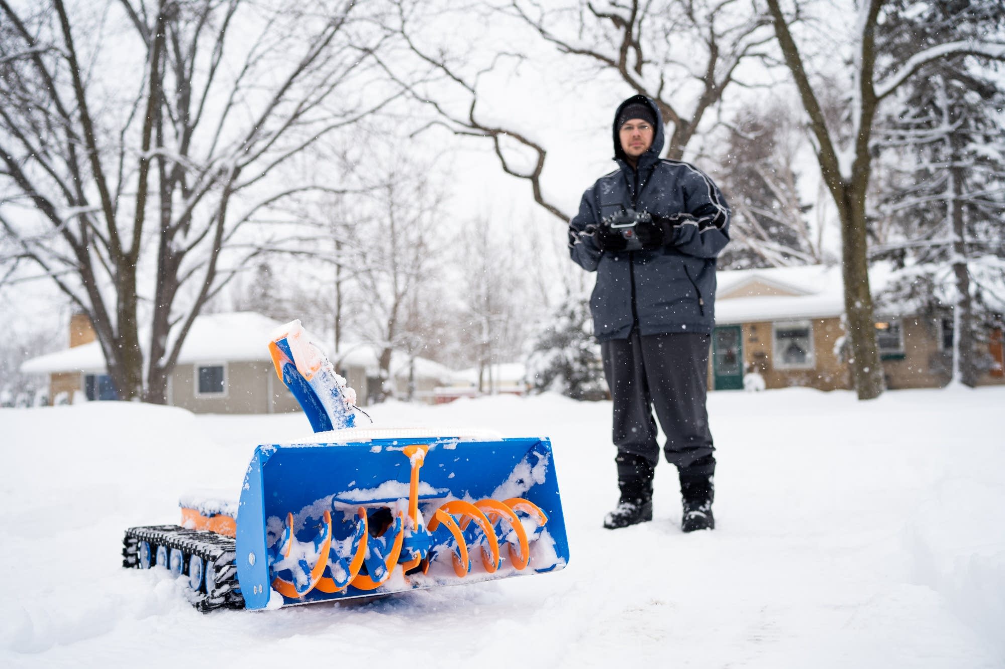 An application scenario or product detail of robot snowblower - Image 18