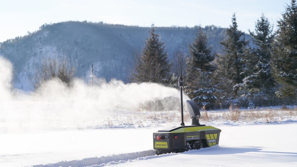 An application scenario or product detail of robotic snow blower - Image 12