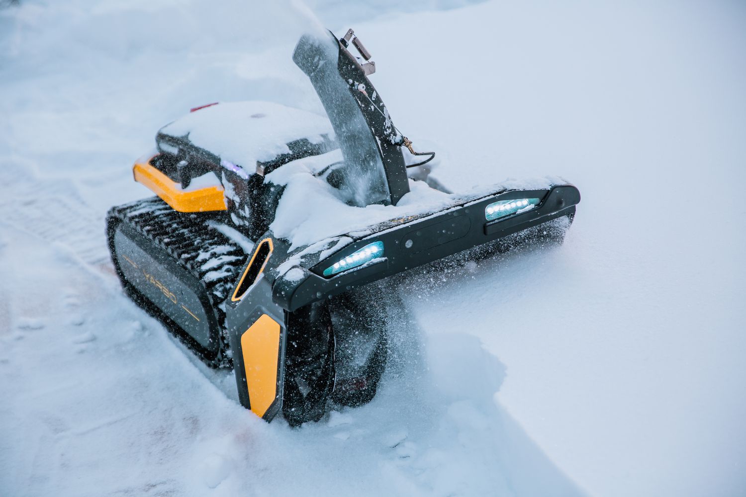 An application scenario or product detail of robotic snow blower - Image 13