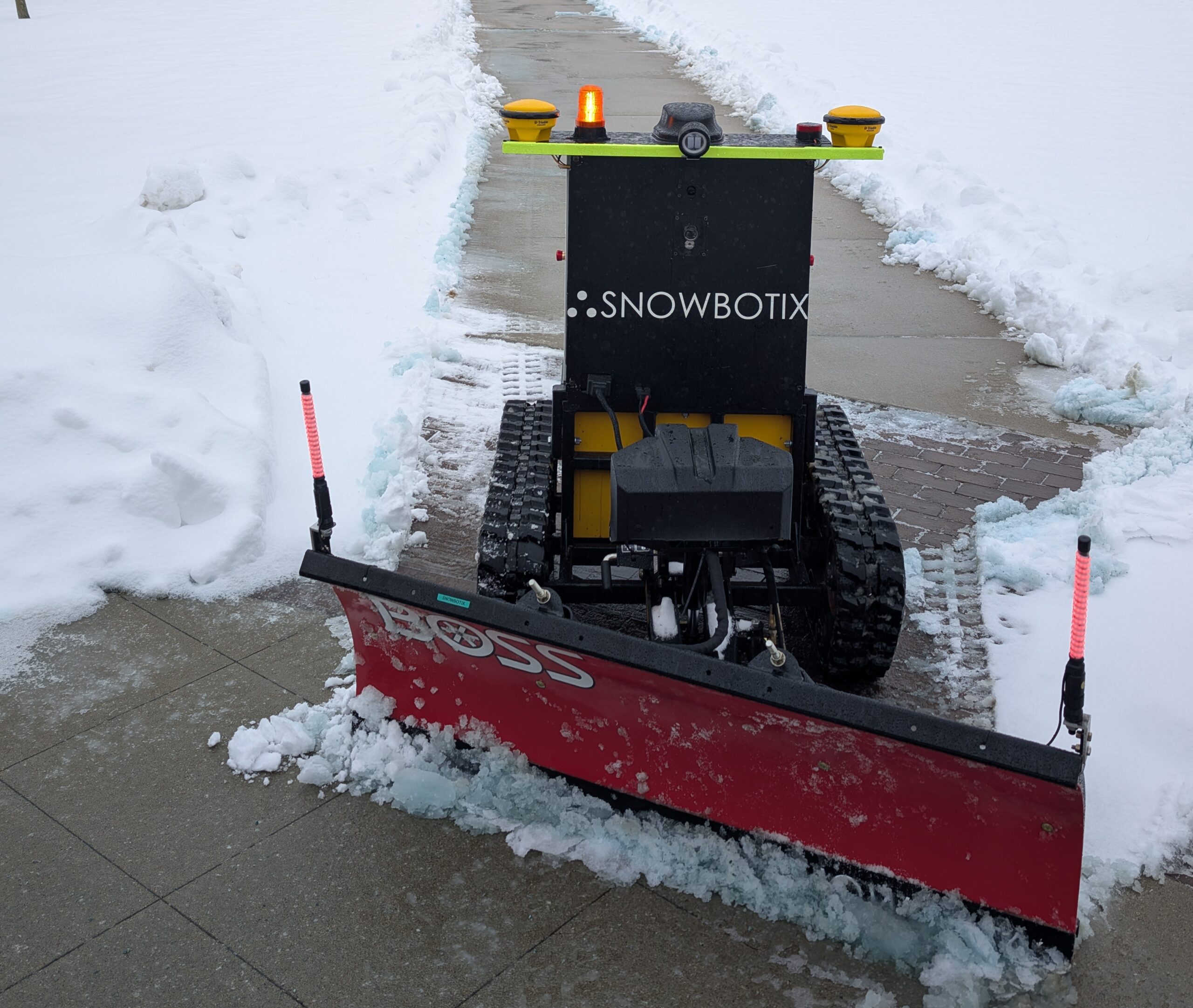 An application scenario or product detail of robotic snow blower - Image 20