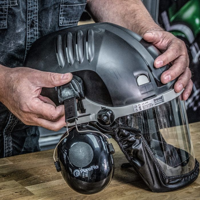 An application scenario or product detail of roller helmet with full face shield - Image 2