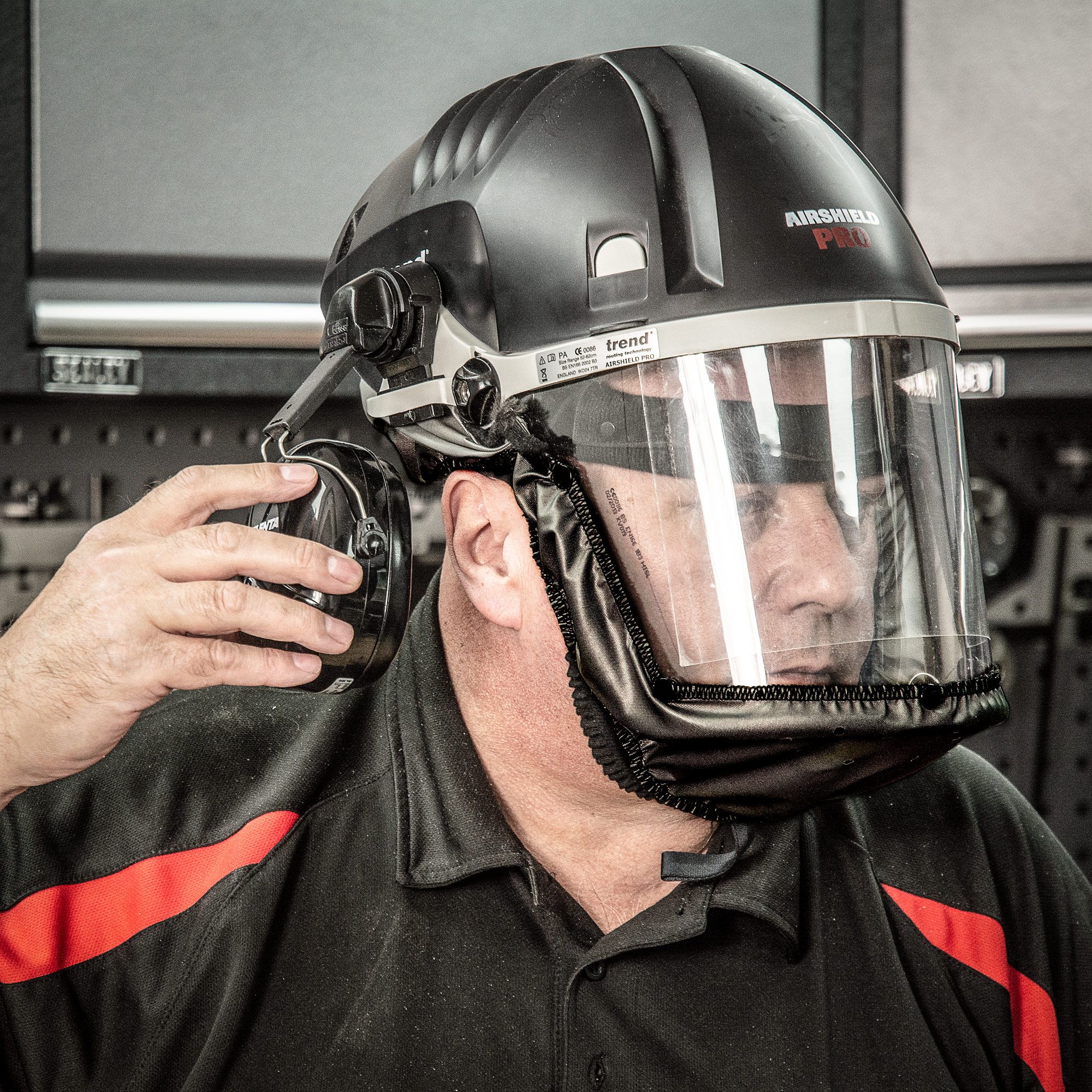 An application scenario or product detail of roller helmet with full face shield - Image 7