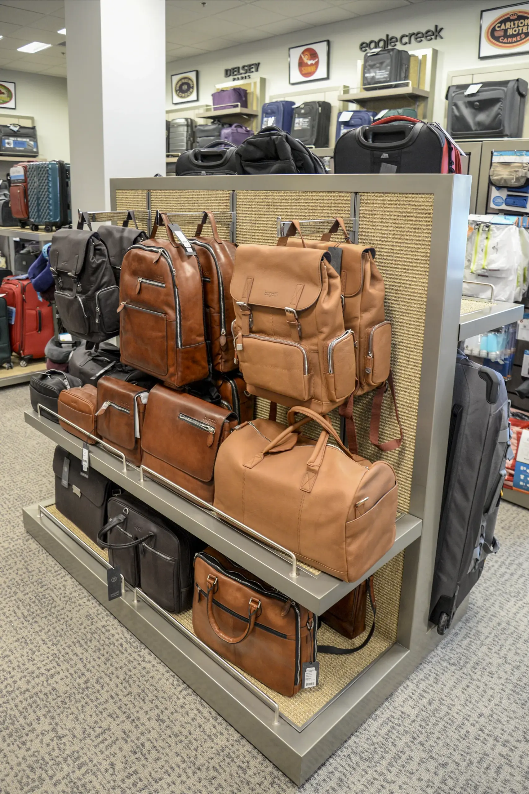 An application scenario or product detail of ross suitcases - Image 1