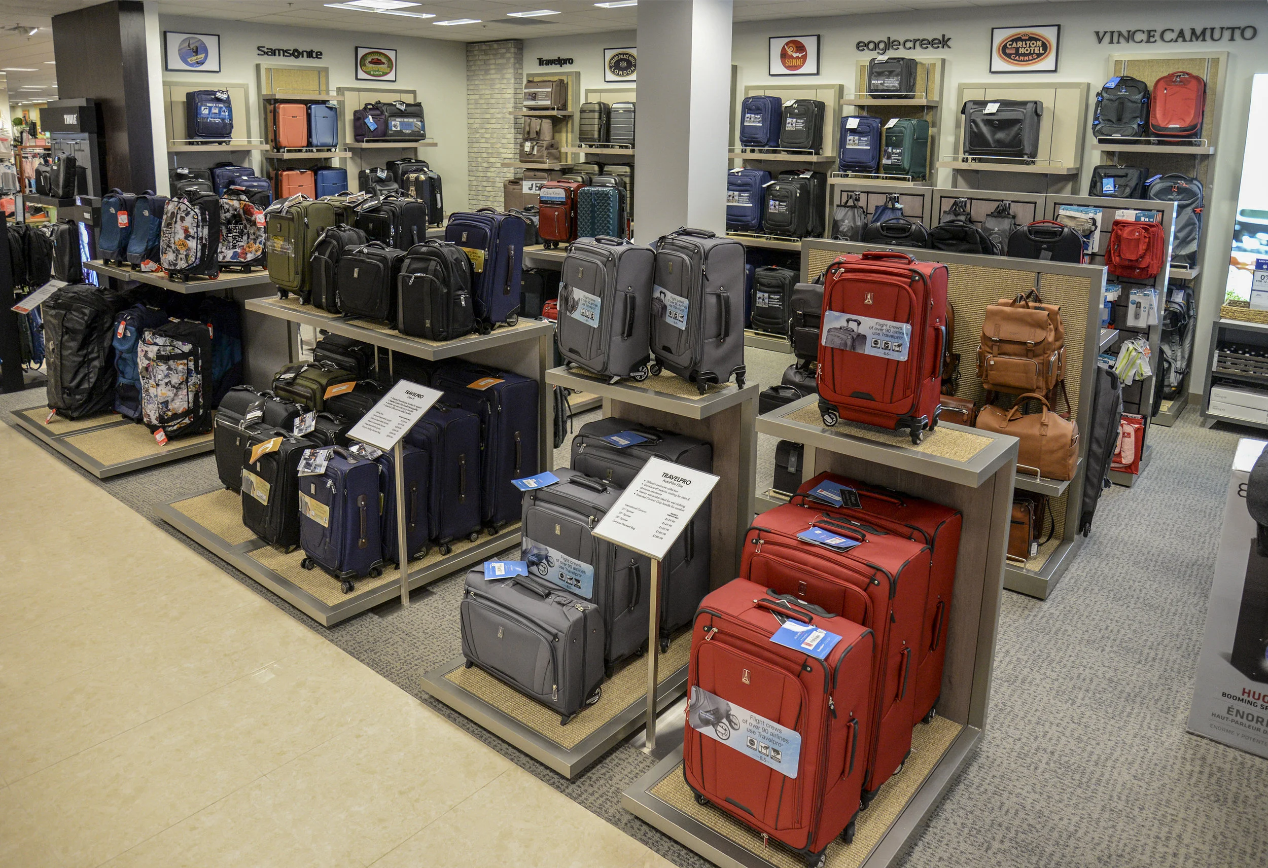 An application scenario or product detail of ross suitcases - Image 2