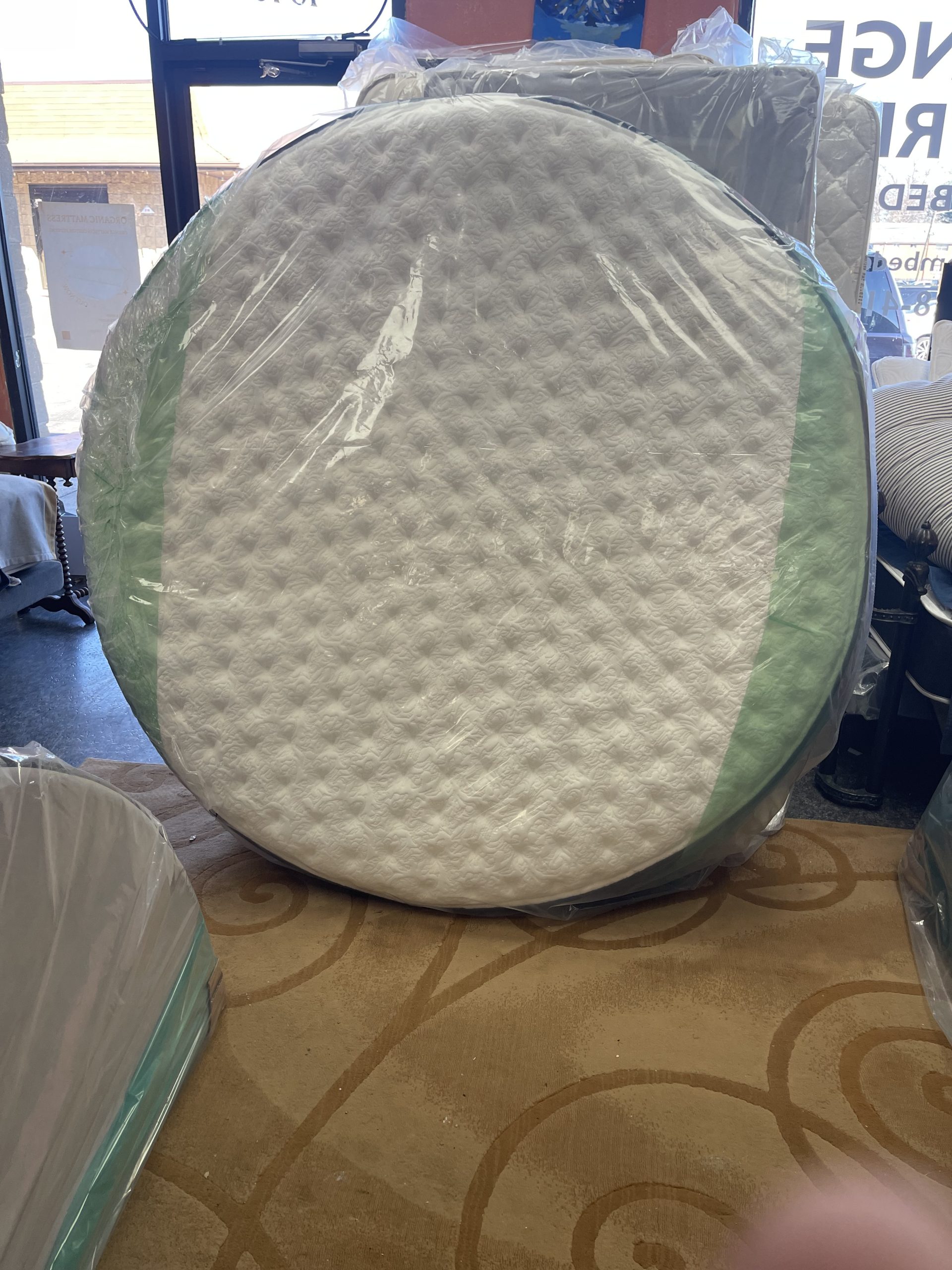 An application scenario or product detail of round mattress - Image 3