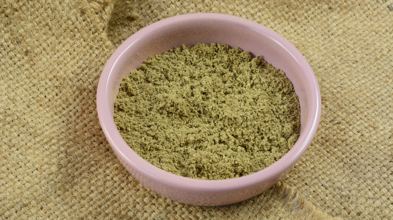 An application scenario or product detail of rubbed sage vs ground sage - Image 13