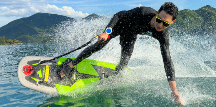 An application scenario or product detail of rush wave surf boat - Image 16