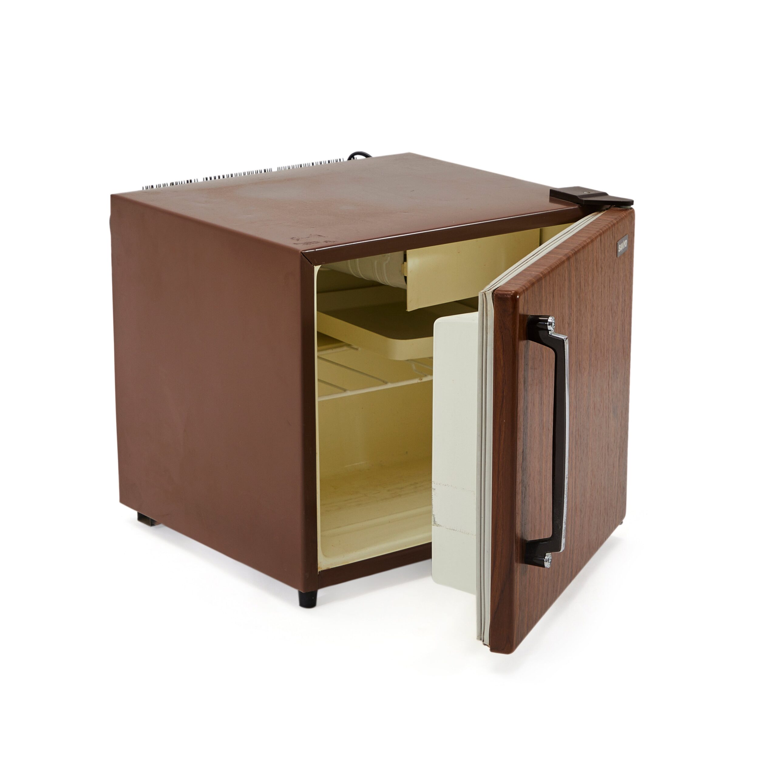 An application scenario or product detail of sanyo mini fridge - Image 9