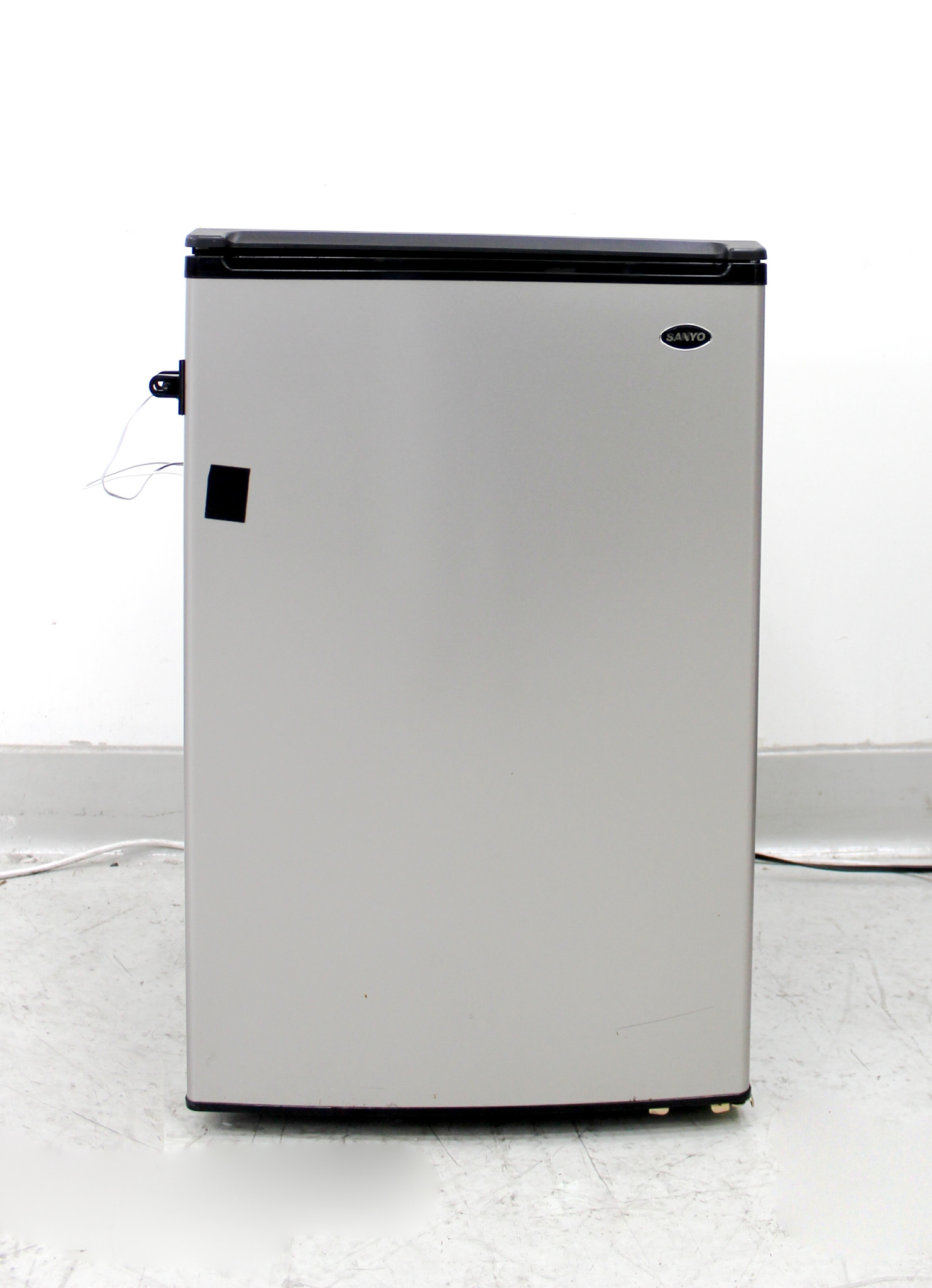 An application scenario or product detail of sanyo mini fridge - Image 13