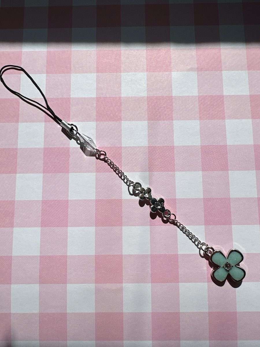 An application scenario or product detail of sawako phone charm - Image 4