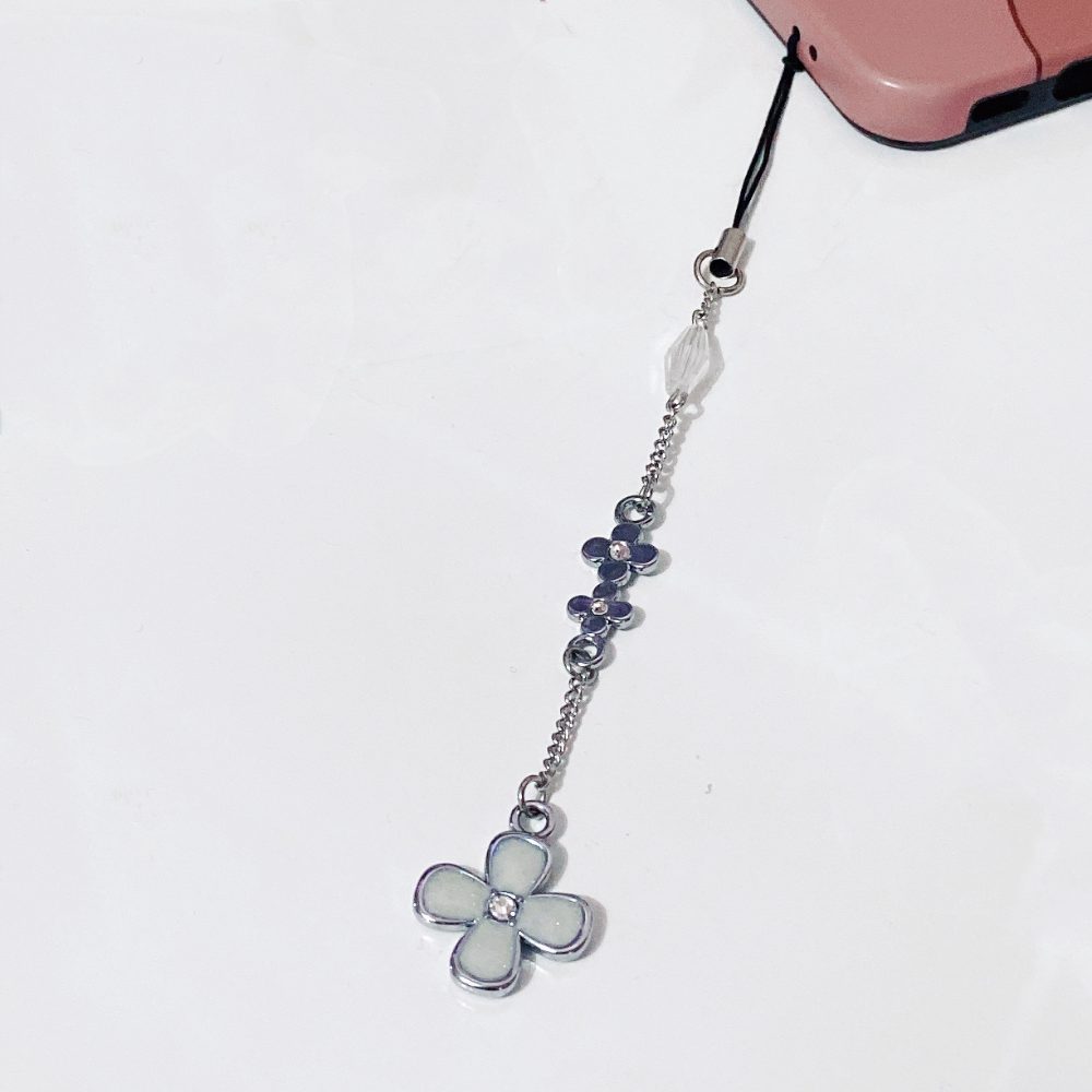 An application scenario or product detail of sawako phone charm - Image 10