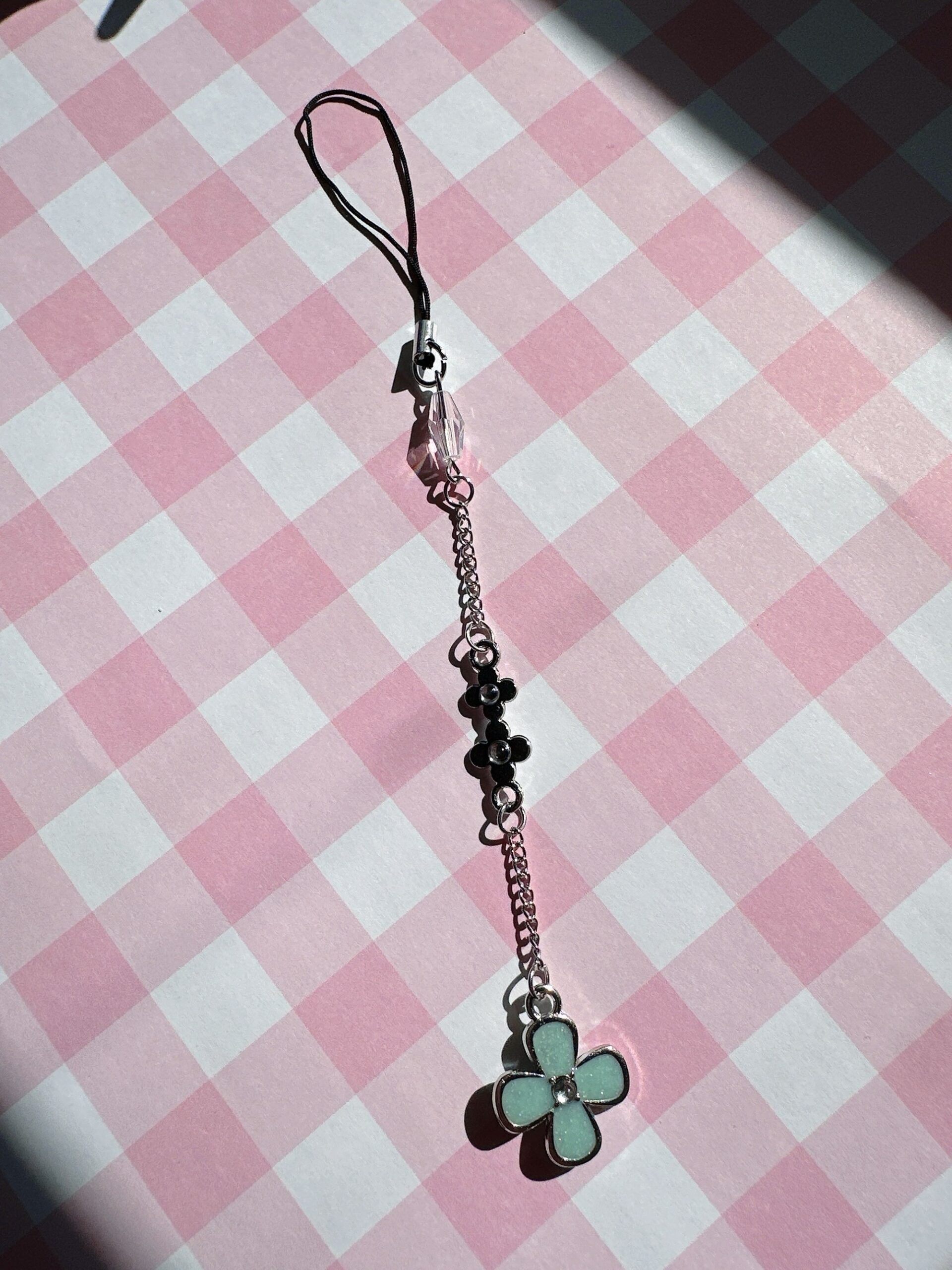 An application scenario or product detail of sawako phone charm - Image 17