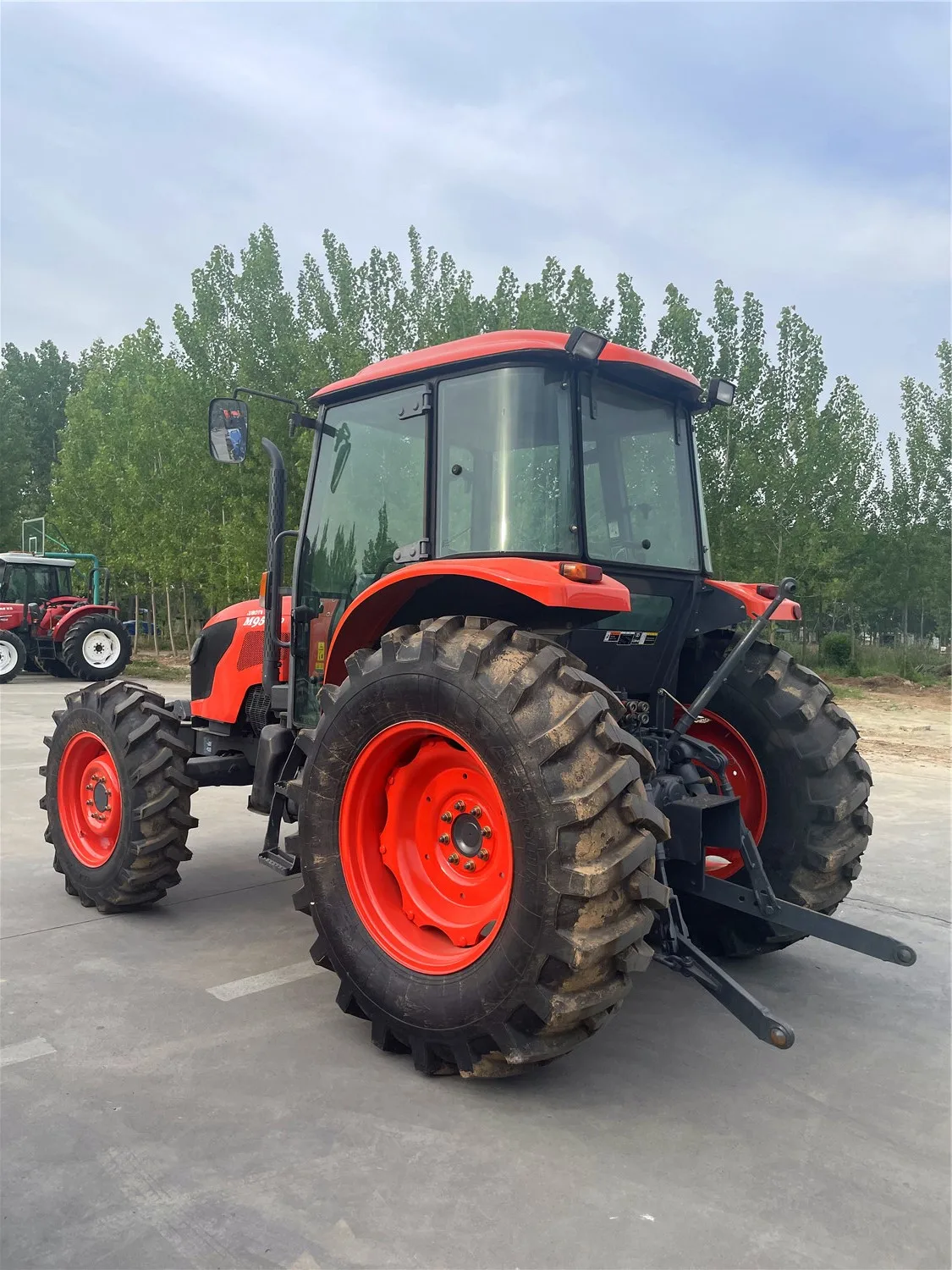 An application scenario or product detail of second hand kubota tractor - Image 5