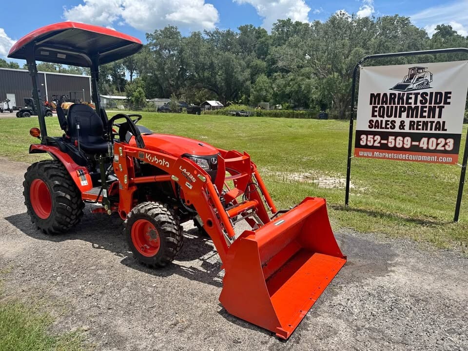 An application scenario or product detail of second hand kubota tractor - Image 17