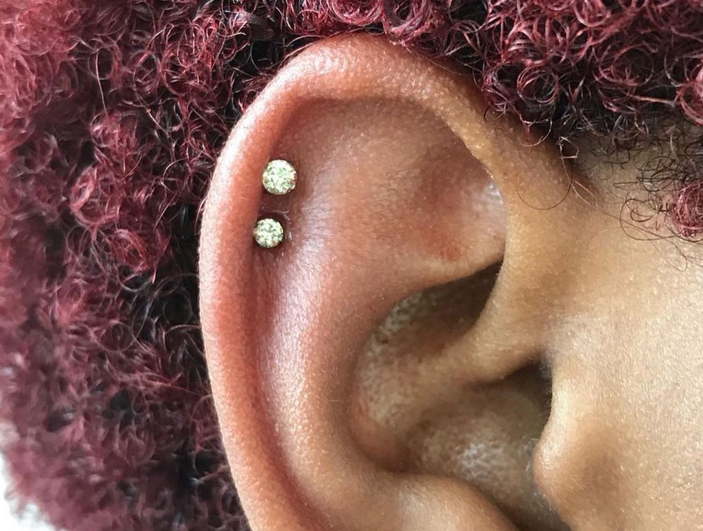 An application scenario or product detail of self piercing earrings - Image 15