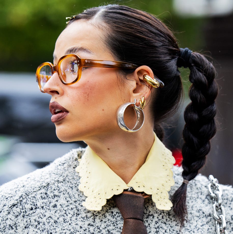 An application scenario or product detail of self piercing earrings - Image 17