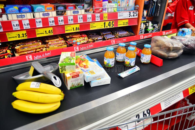 An application scenario or product detail of shopping conveyor belt - Image 1