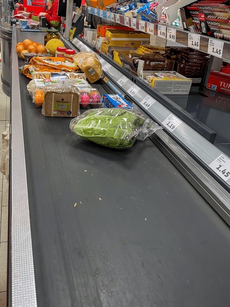 An application scenario or product detail of shopping conveyor belt - Image 2
