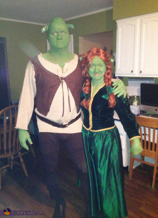 An application scenario or product detail of shrek and fiona costumes - Image 12