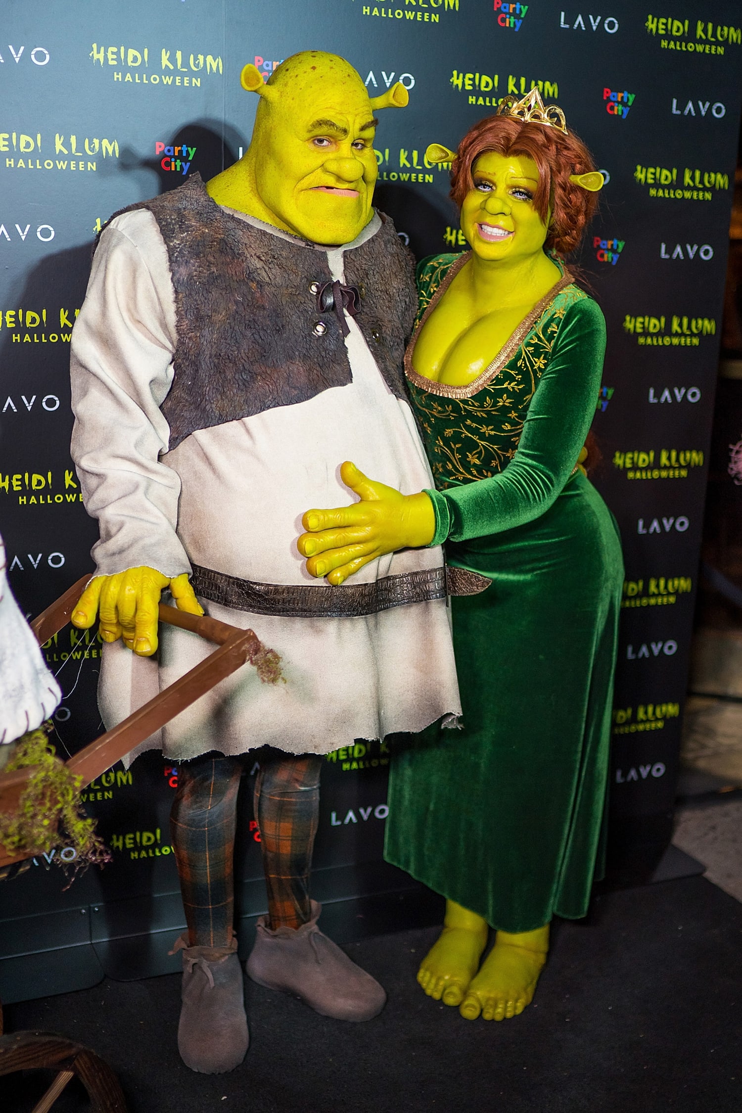 An application scenario or product detail of shrek and fiona costumes - Image 13